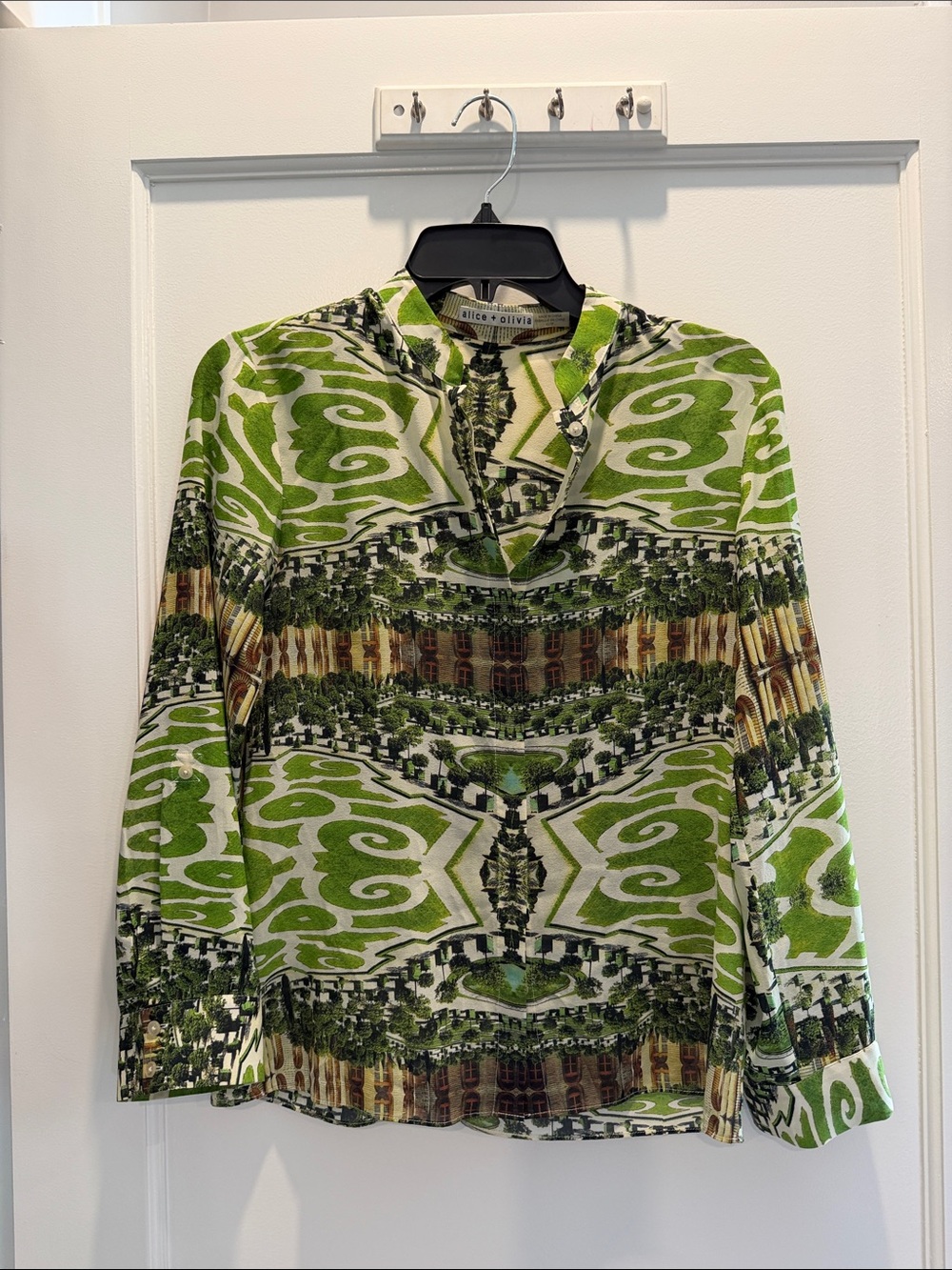 Alice + Olivia Green and White Printed Long-Sleeve V-Neck Blouse